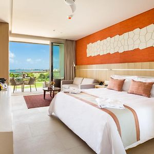 Deluxe Golf & Ocean View King